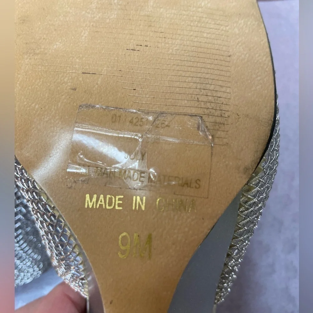 Pierre Dumas~Iridescent Insole w/Wire Mesh-Look Slide Sandal~Wedge~Silver~Size 9
